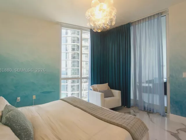 3-bedroom condo for sale in Sunny Isles Beach - 15811 Collins Ave 2606 - MondialRealty