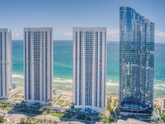 3-bedroom condo for sale in Sunny Isles Beach - 15811 Collins Ave 2606 - MondialRealty