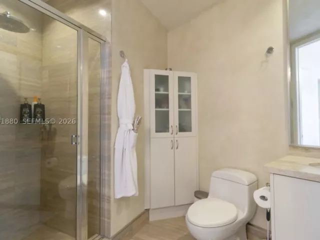 3-bedroom condo for sale in Sunny Isles Beach - 15811 Collins Ave 2606 - MondialRealty
