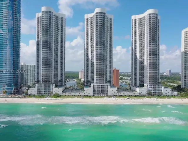3-bedroom condo for sale in Sunny Isles Beach - 15811 Collins Ave 2606 - MondialRealty