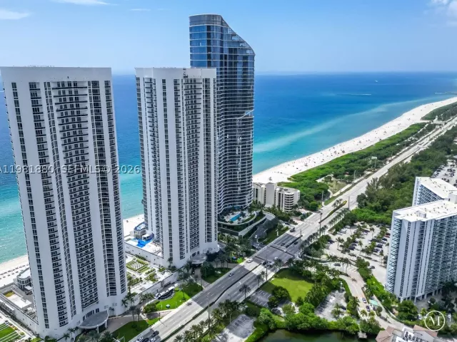 3-bedroom condo for sale in Sunny Isles Beach - 15811 Collins Ave 2606 - MondialRealty