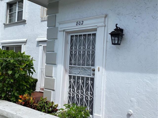 Home for rent at 802 NE 26th Ave 802 - photo 7462052