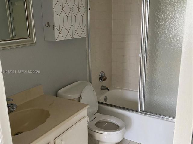 Home for rent at 802 NE 26th Ave 802 - photo 7462059