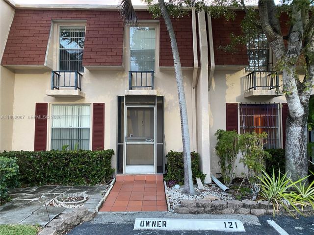 Home for rent at 1951 Atlantic Shores Blvd 20 - photo 7462062