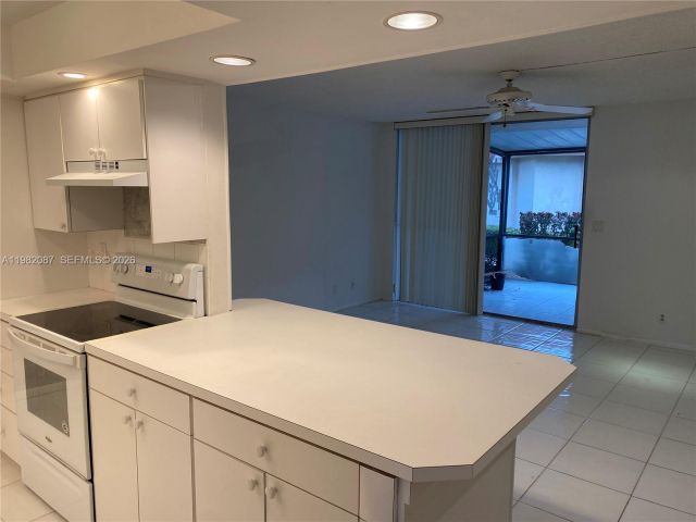 Home for rent at 1951 Atlantic Shores Blvd 20 - photo 7462064