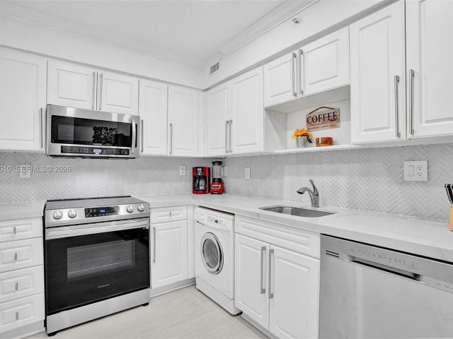 1-bedroom condo for rent in Hollywood - 2501 S Ocean Dr 1615 (Available Sep 3) - MondialRealty