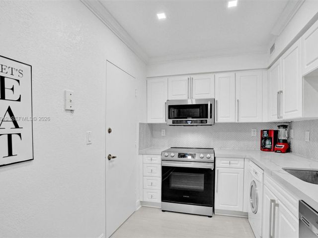 1-bedroom condo for rent in Hollywood - 2501 S Ocean Dr 1615 (Available Sep 3) - MondialRealty