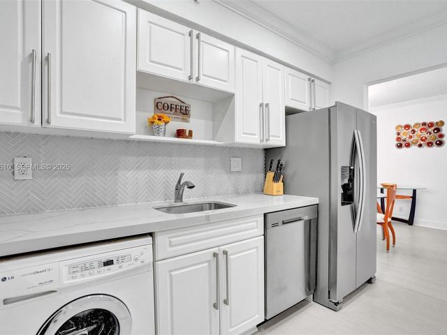 1-bedroom condo for rent in Hollywood - 2501 S Ocean Dr 1615 (Available Sep 3) - MondialRealty