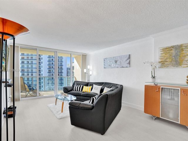 1-bedroom condo for rent in Hollywood - 2501 S Ocean Dr 1615 (Available Sep 3) - MondialRealty