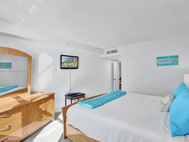 1-bedroom condo for rent in Hollywood - 2501 S Ocean Dr 1615 (Available Sep 3) - MondialRealty