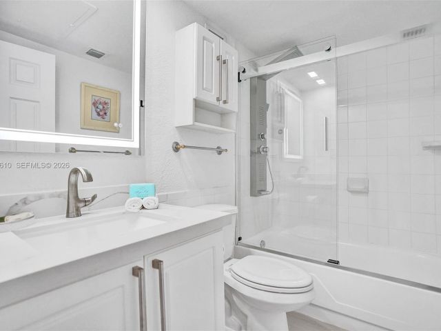 1-bedroom condo for rent in Hollywood - 2501 S Ocean Dr 1615 (Available Sep 3) - MondialRealty