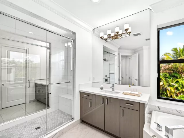 6-bedroom home for sale in Boca Raton - 9065 Benedetta Place - MondialRealty