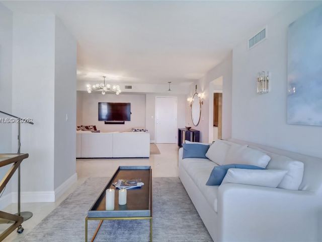 Apartment for rent  Unit #3802 - photo 7502021