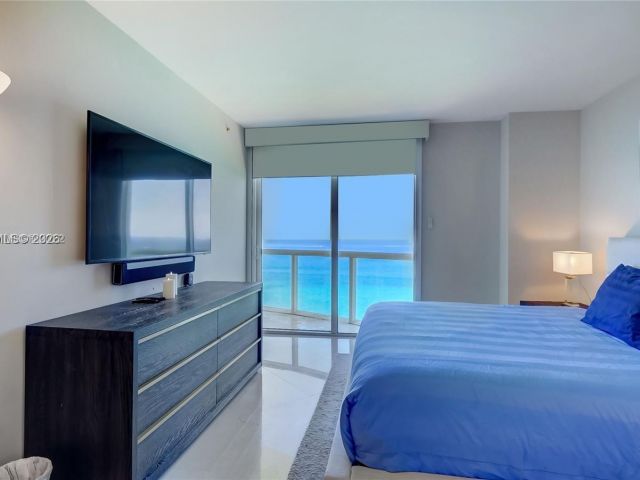 Apartment for rent  Unit #3802 - photo 7502022