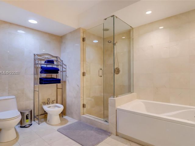 Apartment for rent  Unit #3802 - photo 7502024