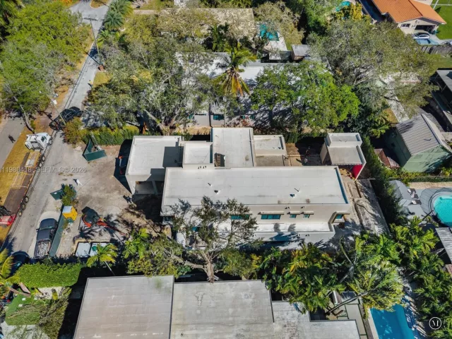 6-bedroom home for sale in Biscayne Park - 820 NE 111th St - MondialRealty