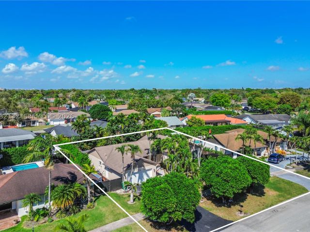 3-bedroom home for sale in Miami - 11541 SW 100th St - MondialRealty