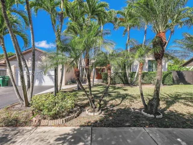 3-bedroom home for sale in Miami - 11541 SW 100th St - MondialRealty