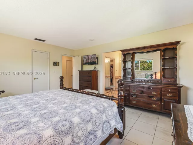 3-bedroom home for sale in Miami - 11541 SW 100th St - MondialRealty