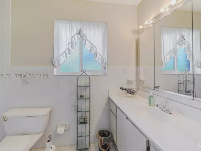 3-bedroom home for sale in Miami - 11541 SW 100th St - MondialRealty