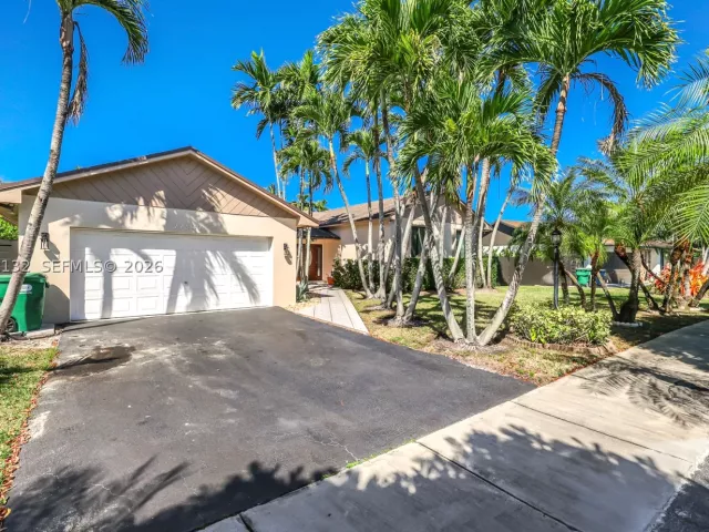 3-bedroom home for sale in Miami - 11541 SW 100th St - MondialRealty