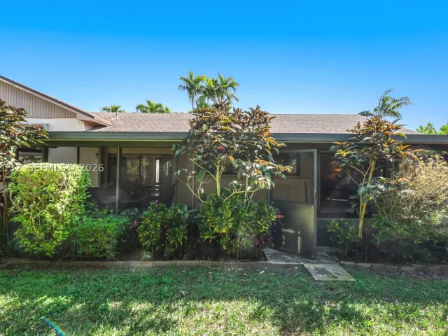 3-bedroom home for sale in Miami - 11541 SW 100th St - MondialRealty