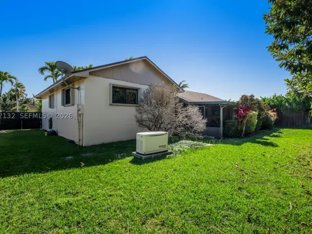 3-bedroom home for sale in Miami - 11541 SW 100th St - MondialRealty