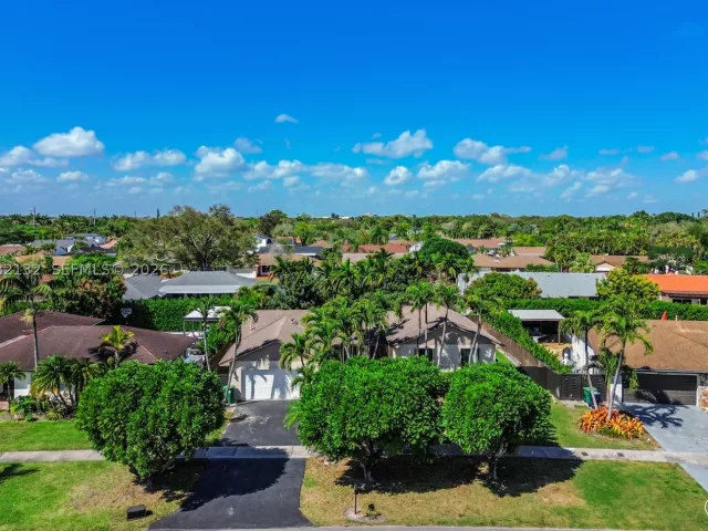 3-bedroom home for sale in Miami - 11541 SW 100th St - MondialRealty