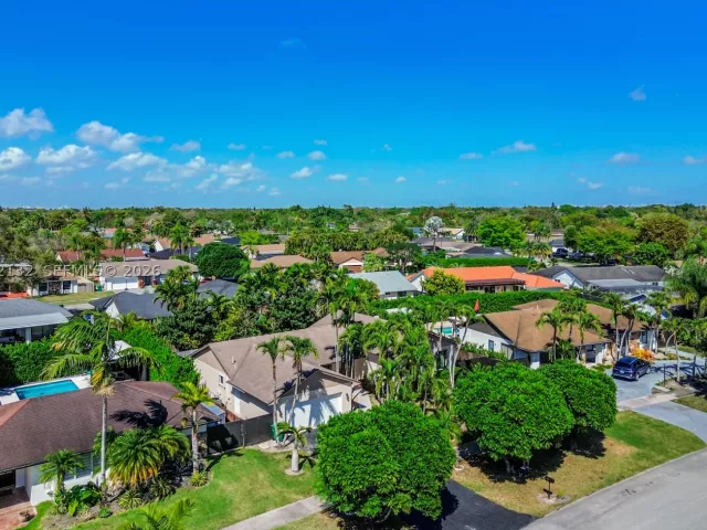 3-bedroom home for sale in Miami - 11541 SW 100th St - MondialRealty