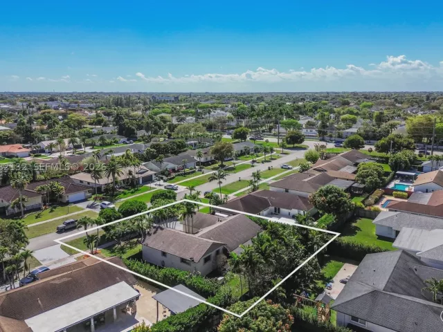 3-bedroom home for sale in Miami - 11541 SW 100th St - MondialRealty