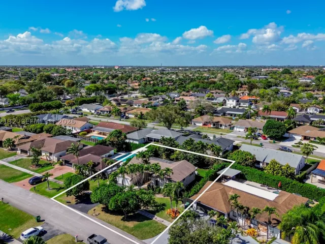 3-bedroom home for sale in Miami - 11541 SW 100th St - MondialRealty