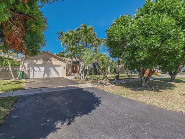 3-bedroom home for sale in Miami - 11541 SW 100th St - MondialRealty