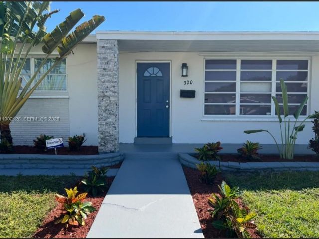 Home for rent at 320 SW 7th Ct. - photo 7462047