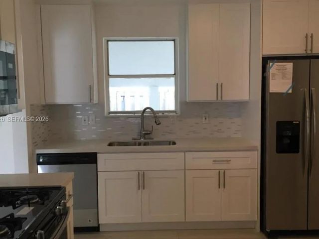 Home for rent at 320 SW 7th Ct. - photo 7462050