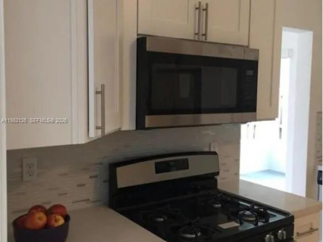 Home for rent at 320 SW 7th Ct. - photo 7462051