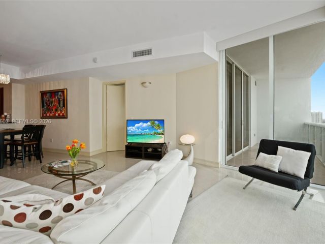 Apartment for sale  Unit #1808 - photo 7495998