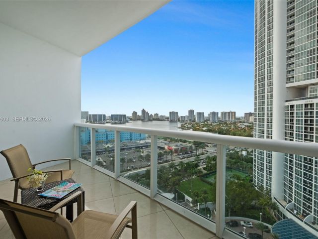 Apartment for sale  Unit #1808 - photo 7495999