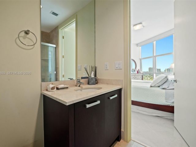 Apartment for sale  Unit #1808 - photo 7496007