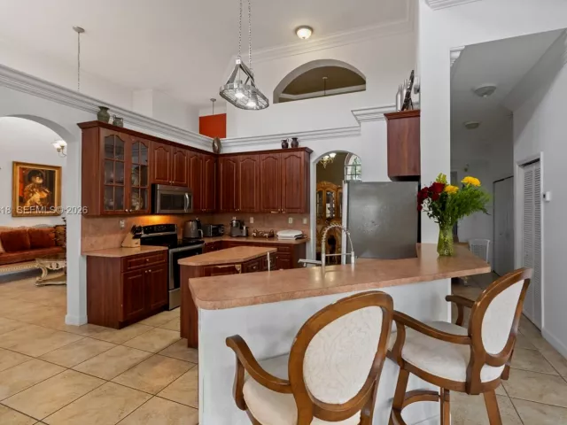 5-bedroom home for sale in Miami - 12981 SW 197th St - MondialRealty