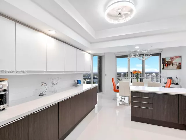 3-bedroom condo for sale in Aventura - 7000 Island Blvd 2609 - MondialRealty