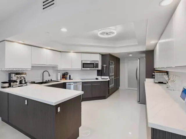 3-bedroom condo for sale in Aventura - 7000 Island Blvd 2609 - MondialRealty