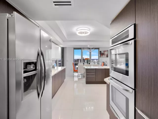 3-bedroom condo for sale in Aventura - 7000 Island Blvd 2609 - MondialRealty