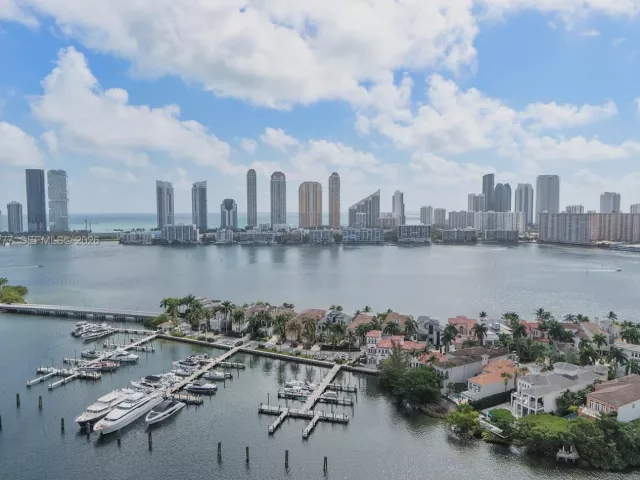 3-bedroom condo for sale in Aventura - 7000 Island Blvd 2609 - MondialRealty