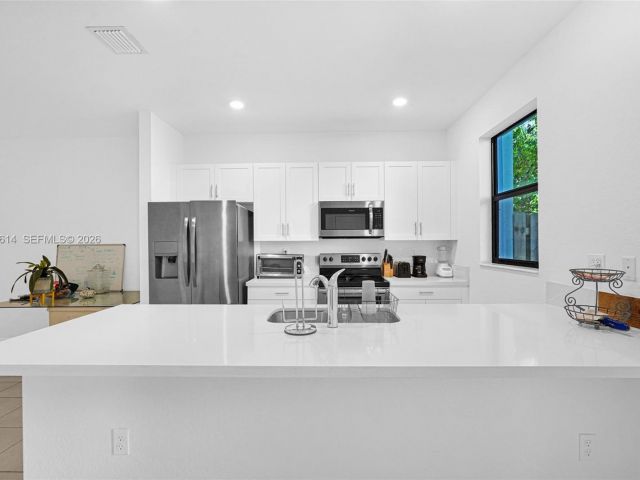 Home for sale at 1901 SW 5th Ct - photo 7482599