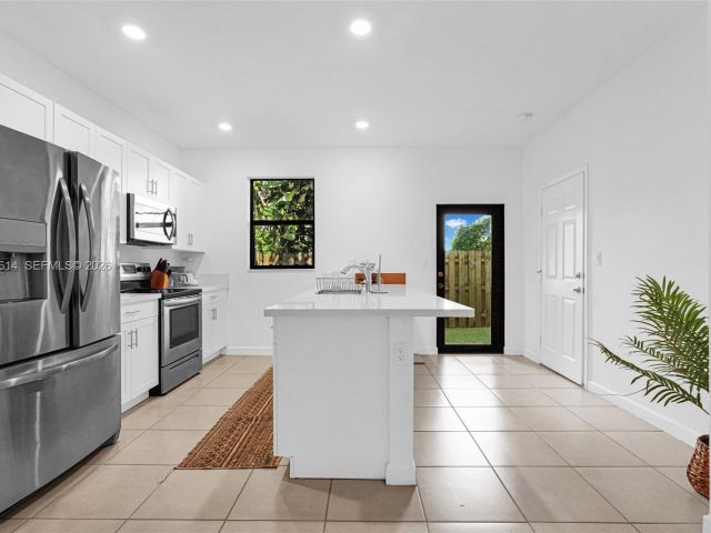 Home for sale at 1901 SW 5th Ct - photo 7482623