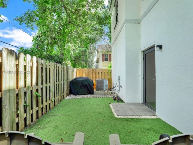 Home for sale at 1901 SW 5th Ct - photo 7482626