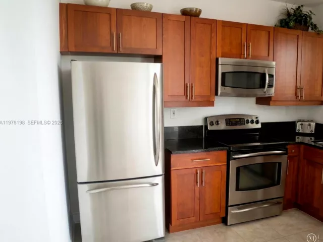 2-bedroom home for sale in Fort Lauderdale - 1308 SW 3rd Ct - MondialRealty