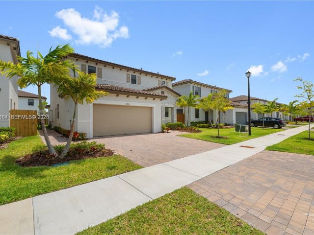 Home for rent at 11932 SW 241st Ter 11932 - photo 7458947