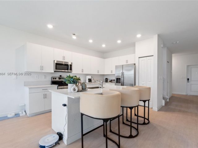 Home for rent at 11932 SW 241st Ter 11932 - photo 7458953