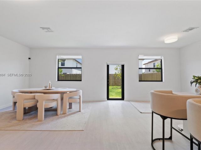 Home for rent at 11932 SW 241st Ter 11932 - photo 7458954